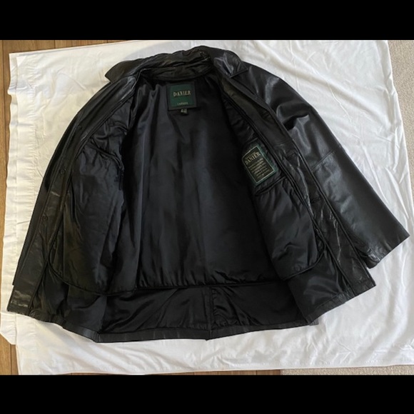 Danier Men’s Leather Jacket - Picture 7 of 17